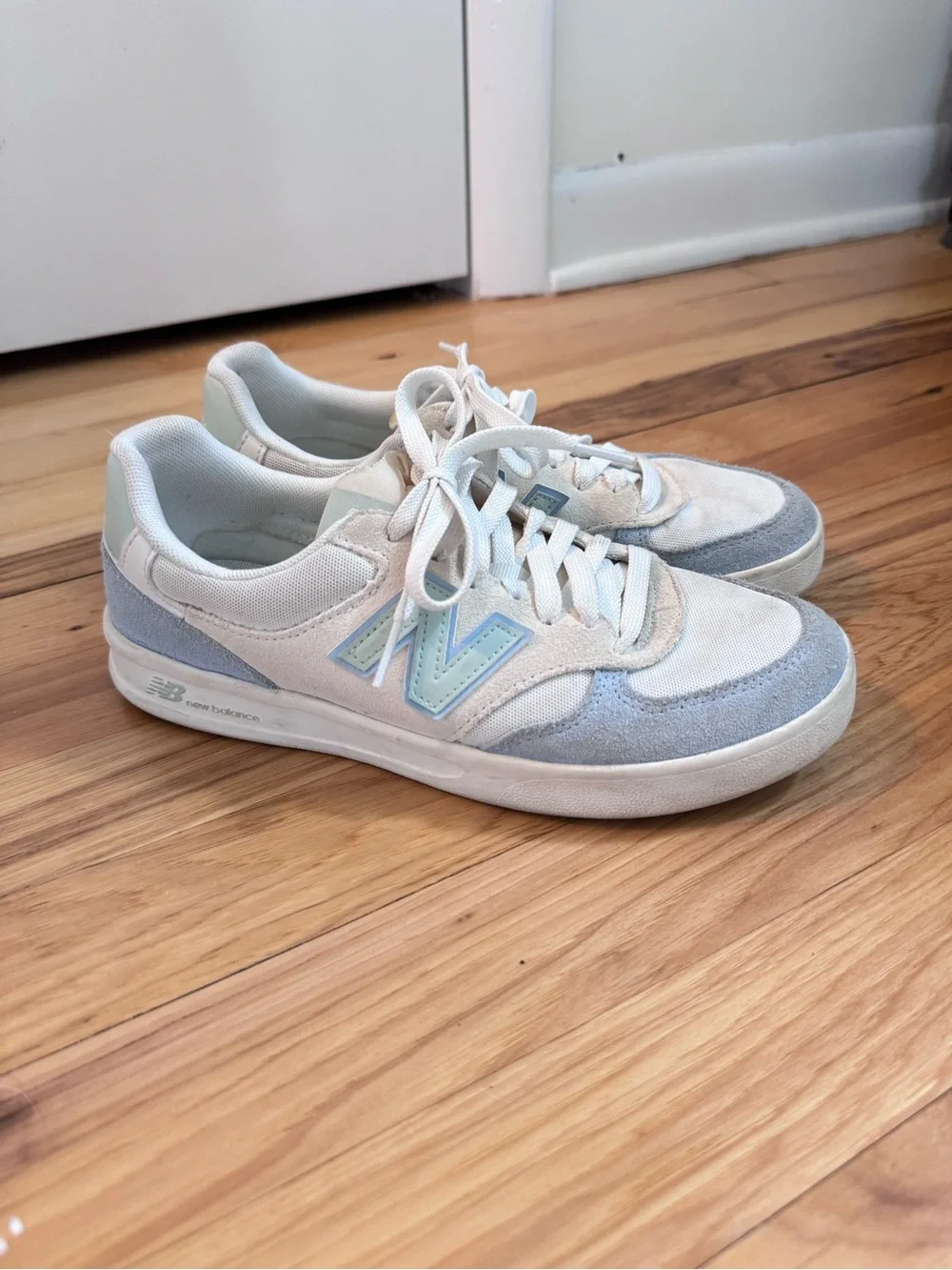 NEW BALANCE WOMEN'S 300 COURT SNEAKERS